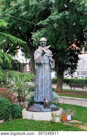 Sibenik, Croatia - September 9, 2016: This Is The Statue Of Saint Francis In Luje Maruna Park.
