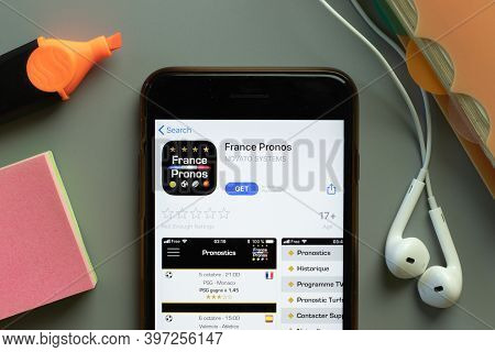 New York, Usa - 1 December 2020: France Pronos Mobile App Icon On Phone Screen Top View, Illustrativ