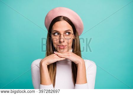 Close-up Portrait Of Her She Nice Attractive Pretty Lovely Cheery Dreamy Straight-haired Girl Fantas