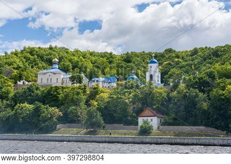 Russia June 25, 2020 Petropavlovskaya Sloboda, View Of The Voznesensky Makaryevsky Monastery, Photo 