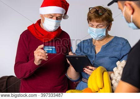 Senior Couple Ordered Groceries For Christmas By Courier Delivery And Paid By Credit Card. Pandemi S