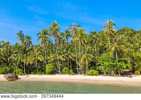 Beautful Tropical Beach In A Sunny Day