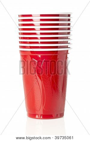 Øl i en engangs røde Cup