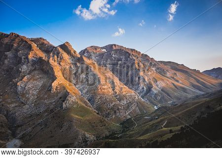 Beautiful Landscape With High Mountains At Sunset. Amazing Scene With Taurus Mountains. Nigde, Turke