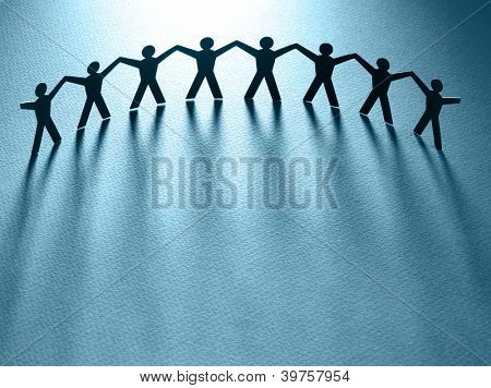 Gruppo di persone, tenendosi per mano. Teamwork concetto papercraft