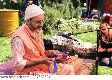 Moscow, Russia ,august 08, 2019: A Young Man With A Beard In A Knitted Hat And Glasses With A Tibeta