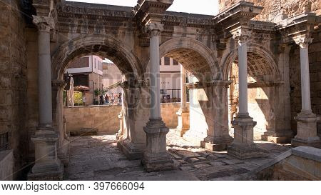 20.10.2019 - Antalya, Turkey. Hadrians Gate In Old Town Kaleici At Antalya, Turkey. Ancient Architec