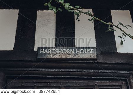 Rye, Uk - October 10, 2020: Sign By The Entrance Of An Old Tudor Style Hartshorn House On Mermaid St