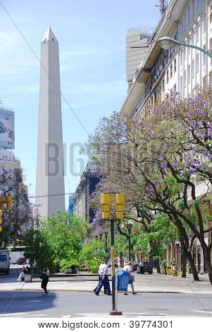 Obelisco เอเว็นนิดา 9 เดอจูลิโอ