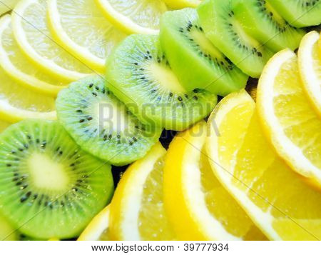 Fruits assortis - orange, de citron et de kiwi