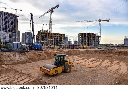 Vibration Single-cylinder Road Roller Leveling The Ground For The Construct Of The Foundation For Re