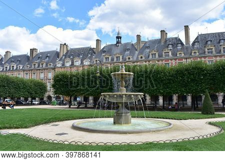 Paris, France. August 14, 2019. Fountain At Place Des Vosges, The Oldest Square In The City Located 