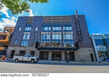 August 4th, 2020, Chicago, Il, Steppenwolf Theatre Exterior Under A Clear Blue Sky