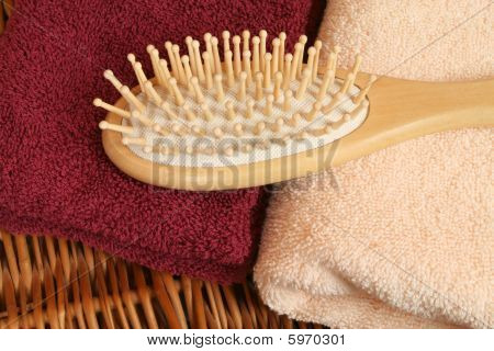 Hårborste och handdukar