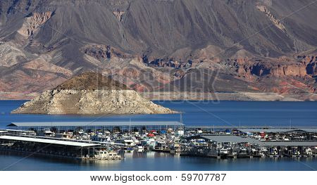 Boating in scenic lake Mead