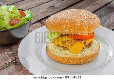 Cheeseburger With Bacon And Tartar Sauce And Garden Salad