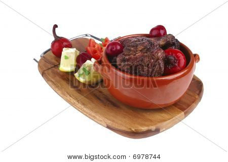Carne asada en olla con verduras