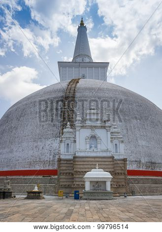 The rear of the Rankoth Vehera, largest Buddhist stupa