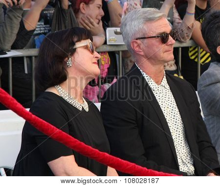 LOS ANGELES - NOV 12:  Marcia Gresham, Alan Radcliffe - Daniel's parents at the Daniel Radcliffe Hollywood Walk of Fame Ceremony at the Hollywood Walk of Fame on November 12, 2015 in Los Angeles, CA