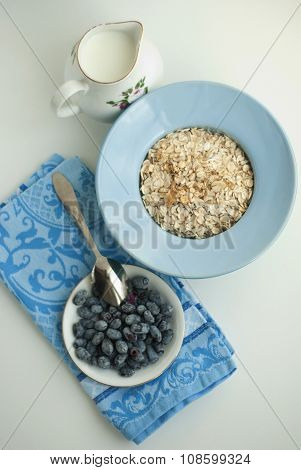 Breakfast with honeysuckle berries