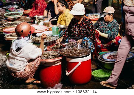 Nha Trang, Vietnam - Circa March 2015 - Unidentified Seafood And Fish Seller At Fish Market