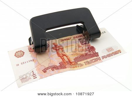 เครื่องเจาะและห้าพัน Roubles