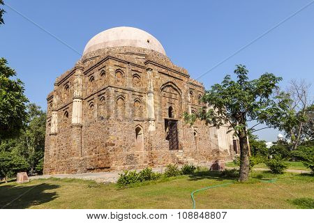 Dadi Potis Tomb In Lodi Garden In Delhi