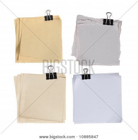 papel ligado com clipe de papel