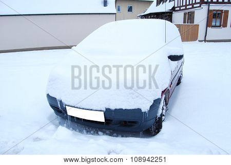 Car Snow-covered