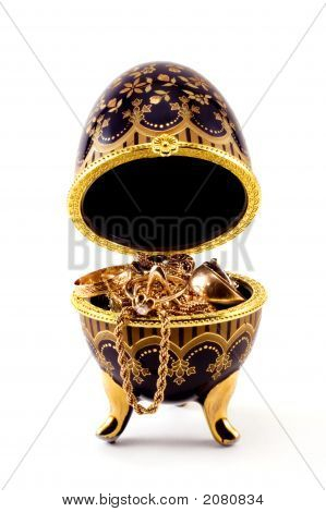 หีบศพ 2 กับเครื่องประดับ