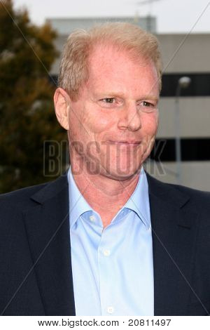 LOS ANGELES - JUN-8: Noah Emmerich Ankunft der 