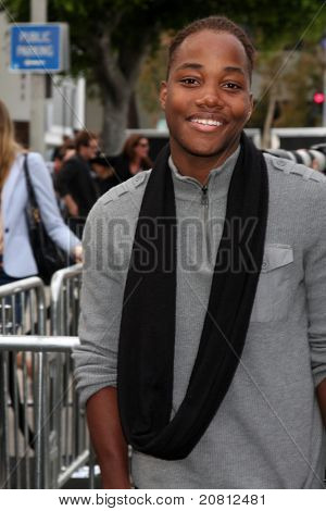 LOS ANGELES - 8 de JUN: Leon Thomas III al llegar a la 