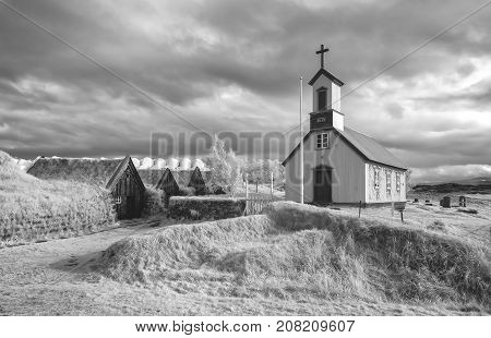 Keldur Turf Homes In Infrared