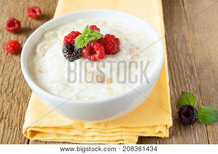 Oatmeal Porrige With Raspberry