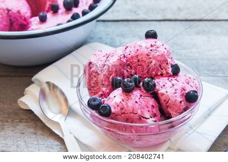 Homemade Berry Ice Cream