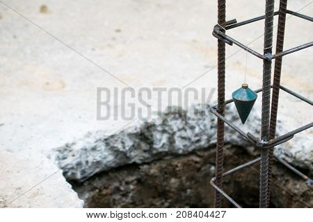 Plummet and structure of steel in construction.
