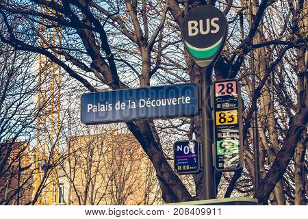 Sign Of The Bus Station Palais De La Découverte