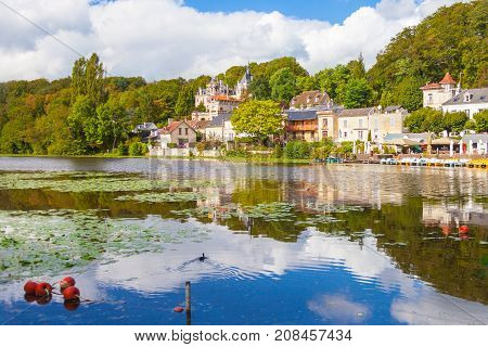 September 2012 - In September many visitor visit the lake of Pierrefond in north of Paris to admire the beautiful panorama from the small boats.