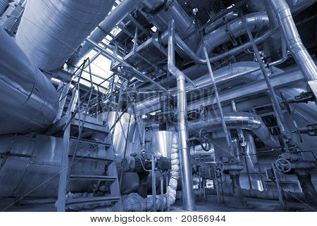 Industriezone, Stahl-Pipelines In Blautönen