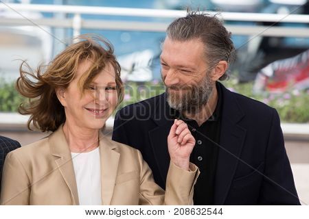 CANNES, FRANCE - MAY 19: Nathalie Baye , Vincent Cassel attends the 'It's Only The End Of The World '  photocall. 69th annual Cannes Film Festival at the Palais des Festivals on May 19, 2016 in Cannes