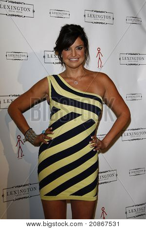 LOS ANGELES - JUN 8: Jennifer Gimenez på invigningen av Lexington sociala huset i Los Angeles,