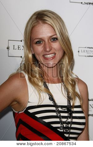 LOS ANGELES - 8 JUN: Kayla Tabish bij de Grand Opening van Lexington sociale huis in Los Angeles, Cal