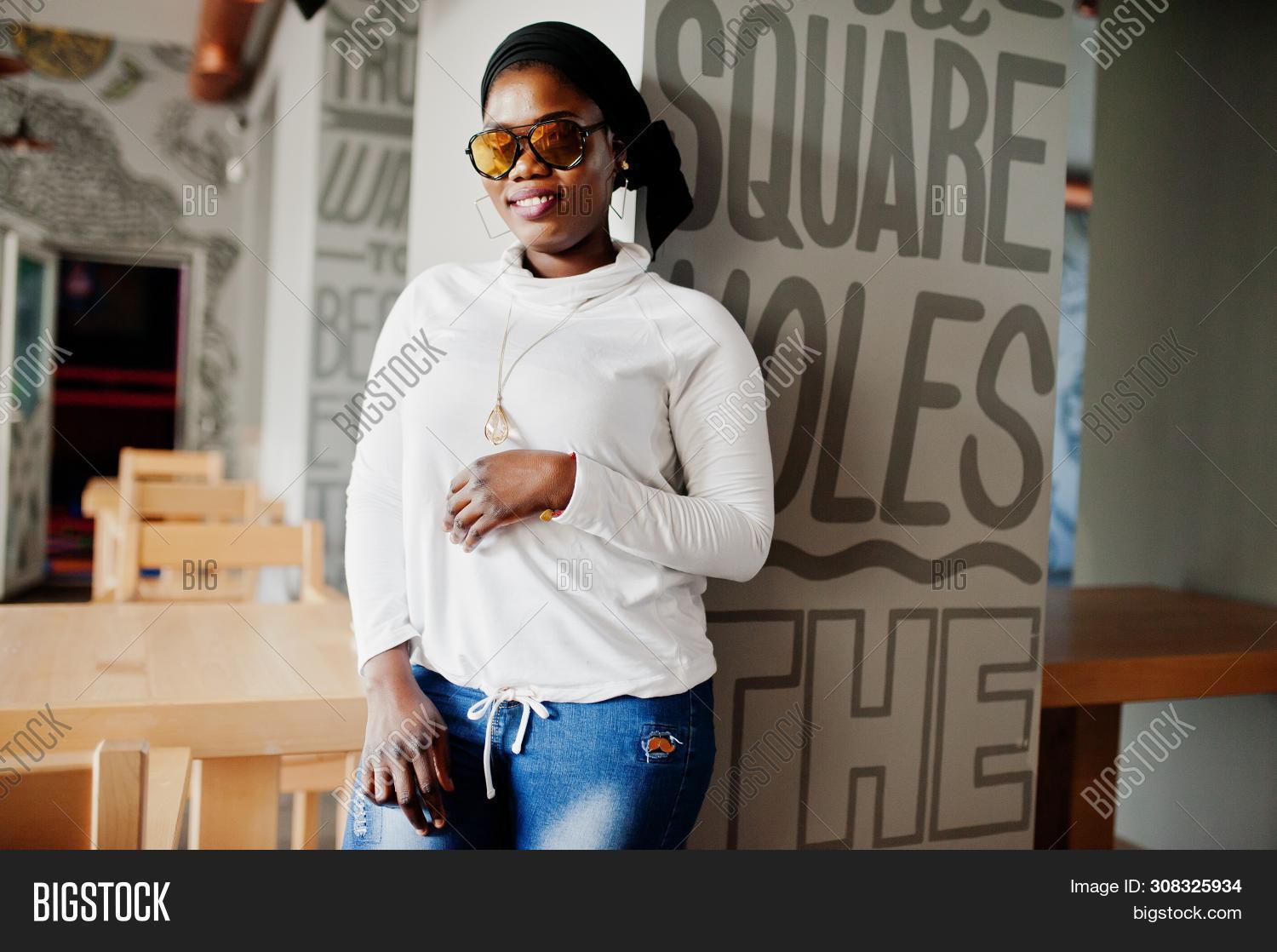 muslim girl with sunglasses