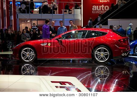 Genève - 8 marts: A Ferrari FF udstillet på 81 International Motor Show Palexpo-Genève på Mar