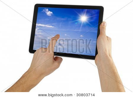 Beyaz arka plan üzerinde bir elinde izole tablet bilgisayar.