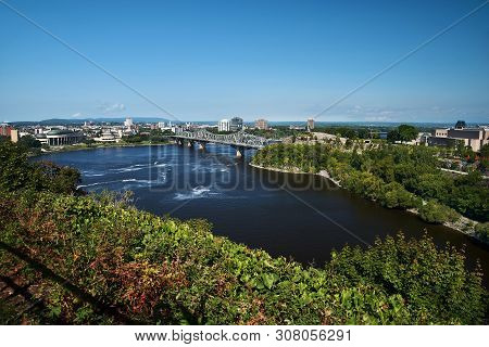 Ottawa, Ontario, Canada September 18, 2018: View Of The Ottawa River And The Alexandra Bridge From P
