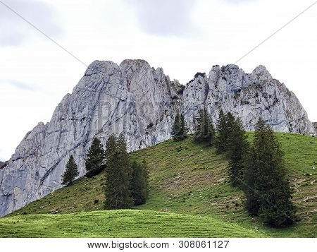 Bockmattlistock Mountain Above The Valley Wagital Or Waegital And Alpine Lake Wagitalersee (waegital