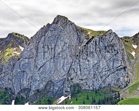 Bockmattlistock Mountain Above The Valley Wagital Or Waegital And Alpine Lake Wagitalersee (waegital
