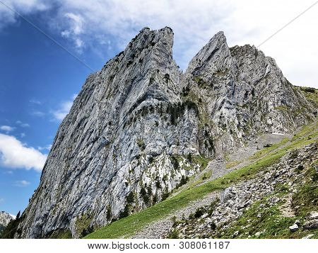 Bockmattlistock Mountain Above The Valley Wagital Or Waegital And Alpine Lake Wagitalersee (waegital