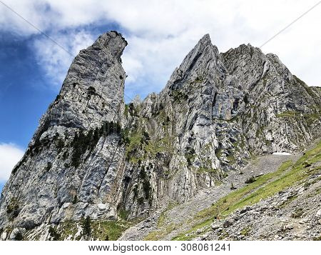 Bockmattlistock Mountain Above The Valley Wagital Or Waegital And Alpine Lake Wagitalersee (waegital